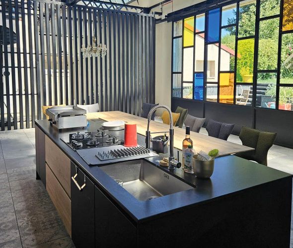 Création d'une verrière de style Mondrian