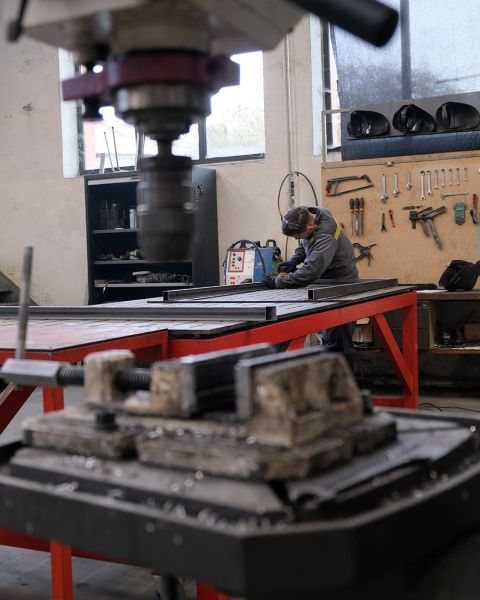 Opération d'assemblage de pièces métalliques